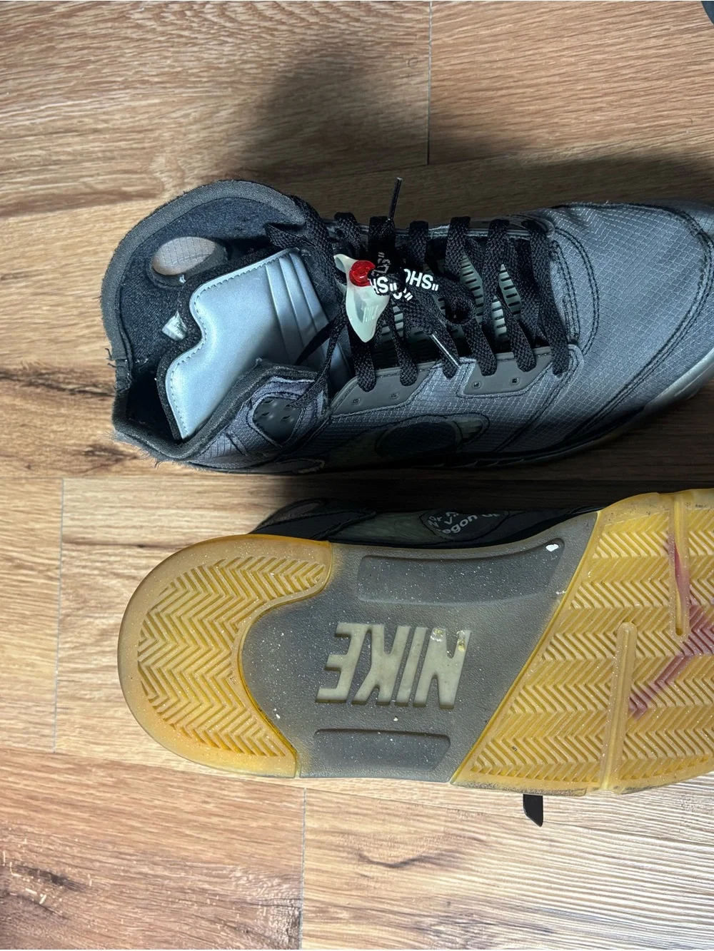 Air Jordan off whites